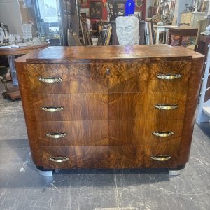 Antica cassettiera comò Art deco anni 1940 in noce e metallo . restaurato mis 126 x 58 . H 94,50