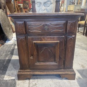 Antico stipo credenza Barocco del XVII sec noce massello in patina. Mis 80 x 37 . H88