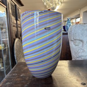 Grande Vaso vetro Murano anni 70 multicolor a strisce con etichetta originale Seguso . H 32 diametro cm 21.