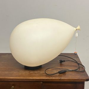 Iconica lampada a forma di palloncino modello Balloon, disegnato da Yves Christin Bilumen, anni '70