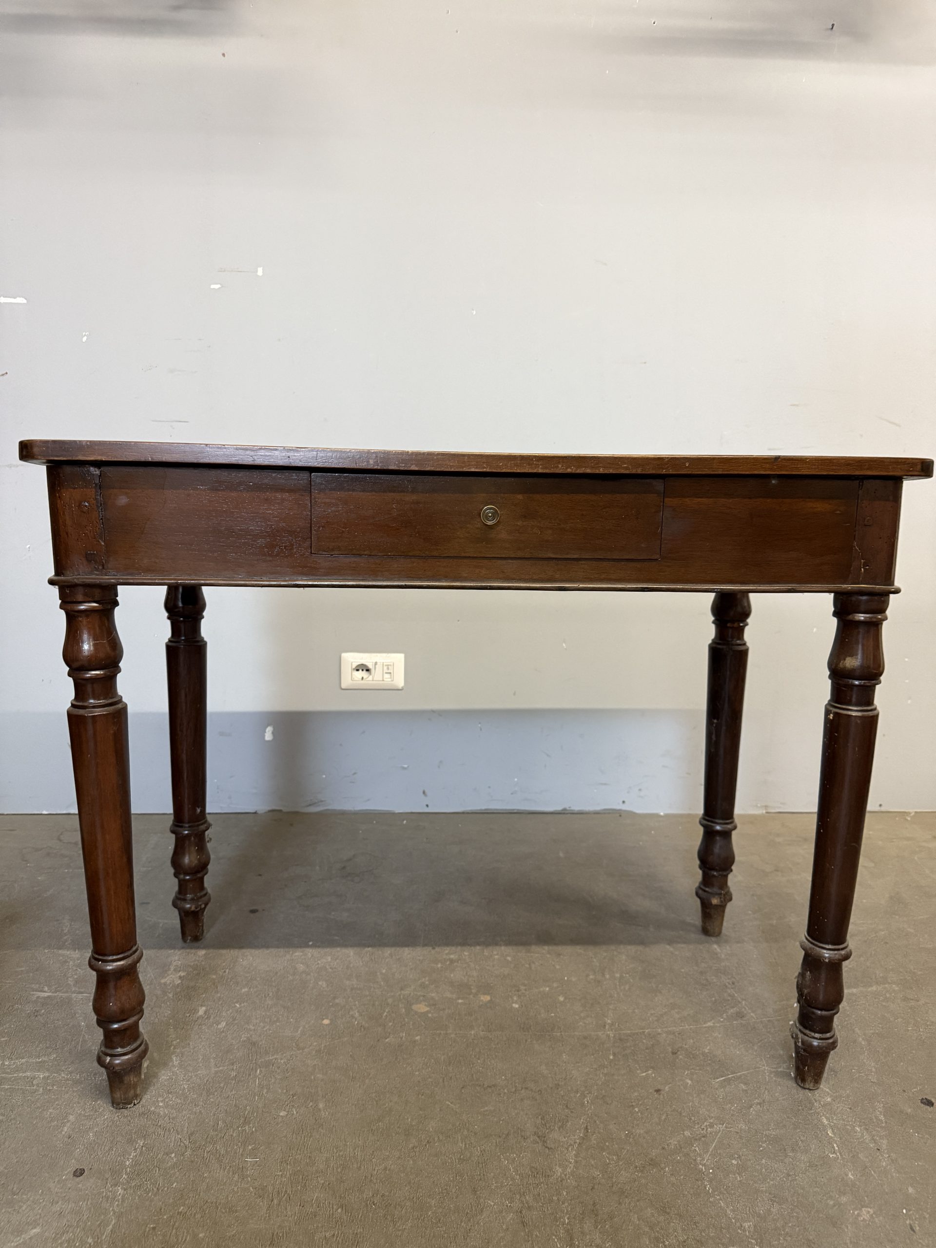 Antico tavolinetto scrittoio Filippo umbro o noce massello, '800, 80x98x51cm