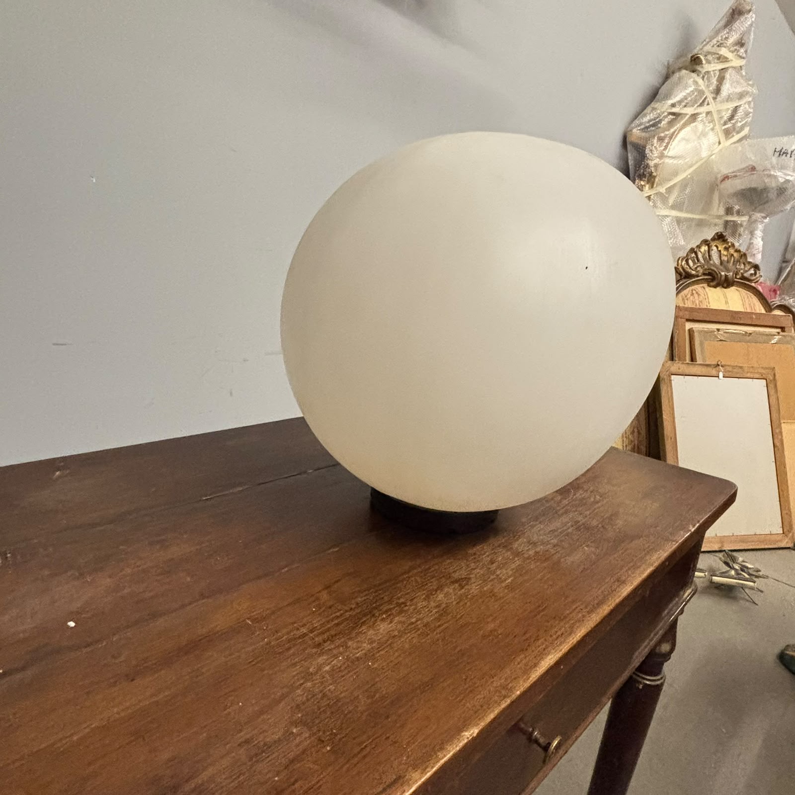 Iconica lampada a forma di palloncino modello Balloon, disegnato da Yves Christin Bilumen, anni '70 - immagine 4