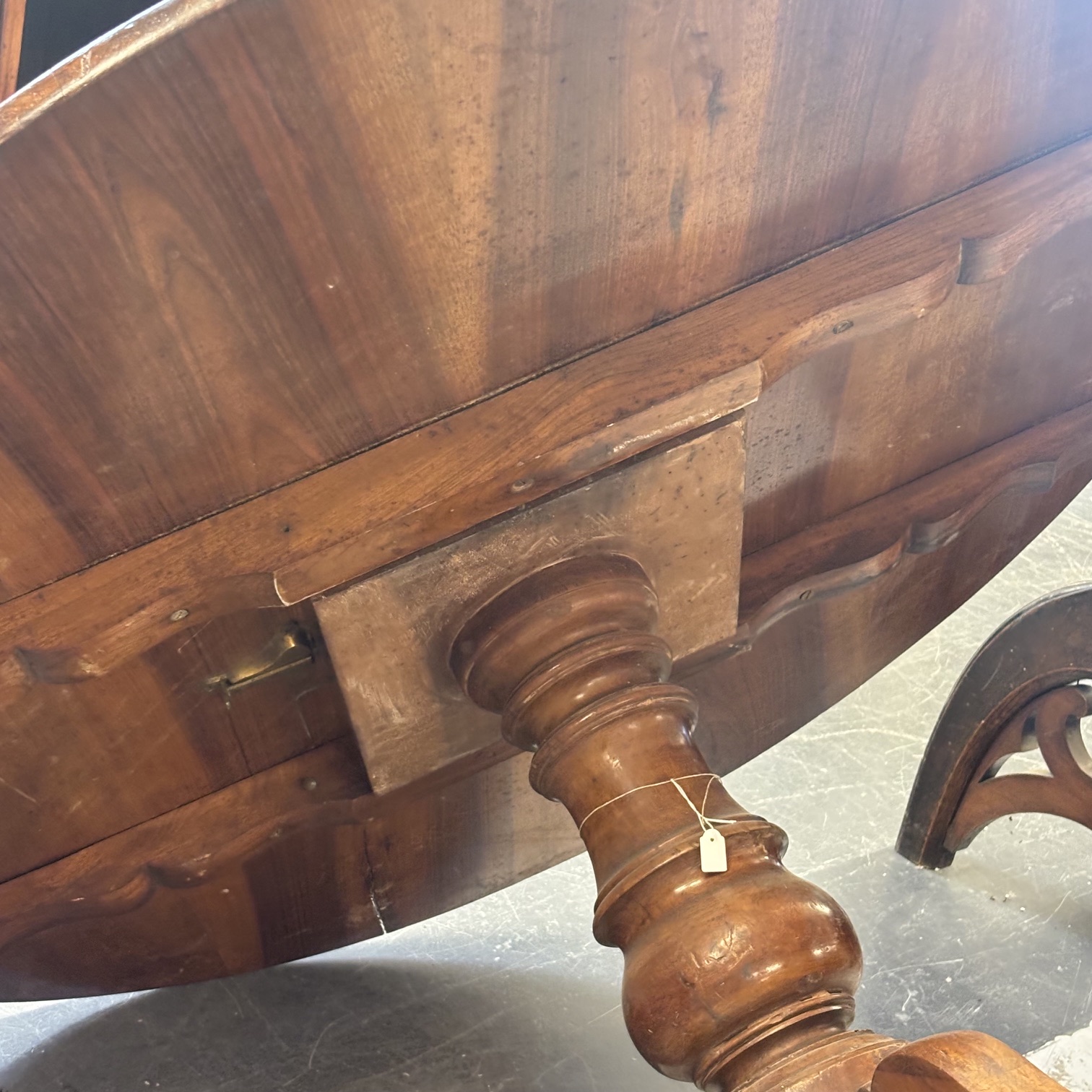 Antico tavolo a vela Luigi Filippo rotondo XIX sec noce. Mis cm 134 h80 piano spesso 2 cm - immagine 6