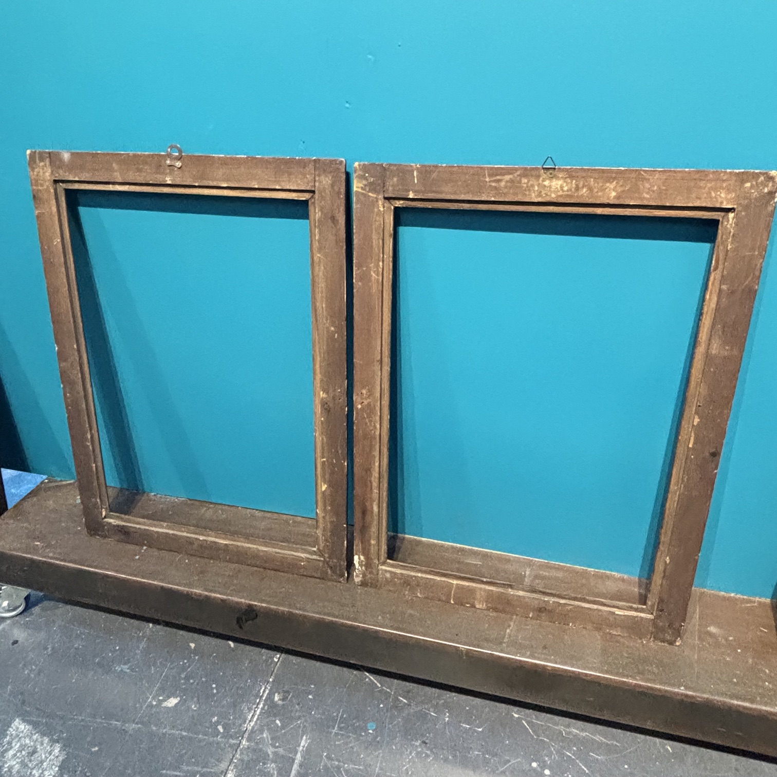 Antica coppia di cornici in legno intagliato epoca fine XIX secolo . doratura bronzata . Mis 69,50 x 52,50 (utili 60,4 x 43,50) - immagine 6