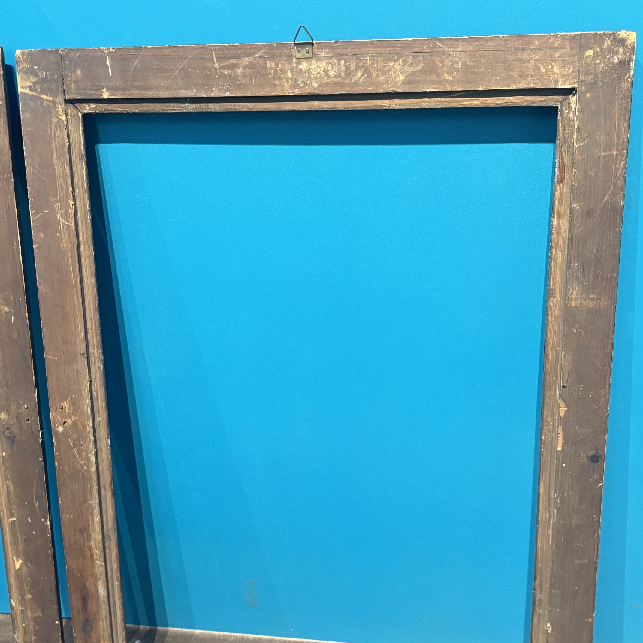 Antica coppia di cornici in legno intagliato epoca fine XIX secolo . doratura bronzata . Mis 69,50 x 52,50 (utili 60,4 x 43,50) - immagine 7
