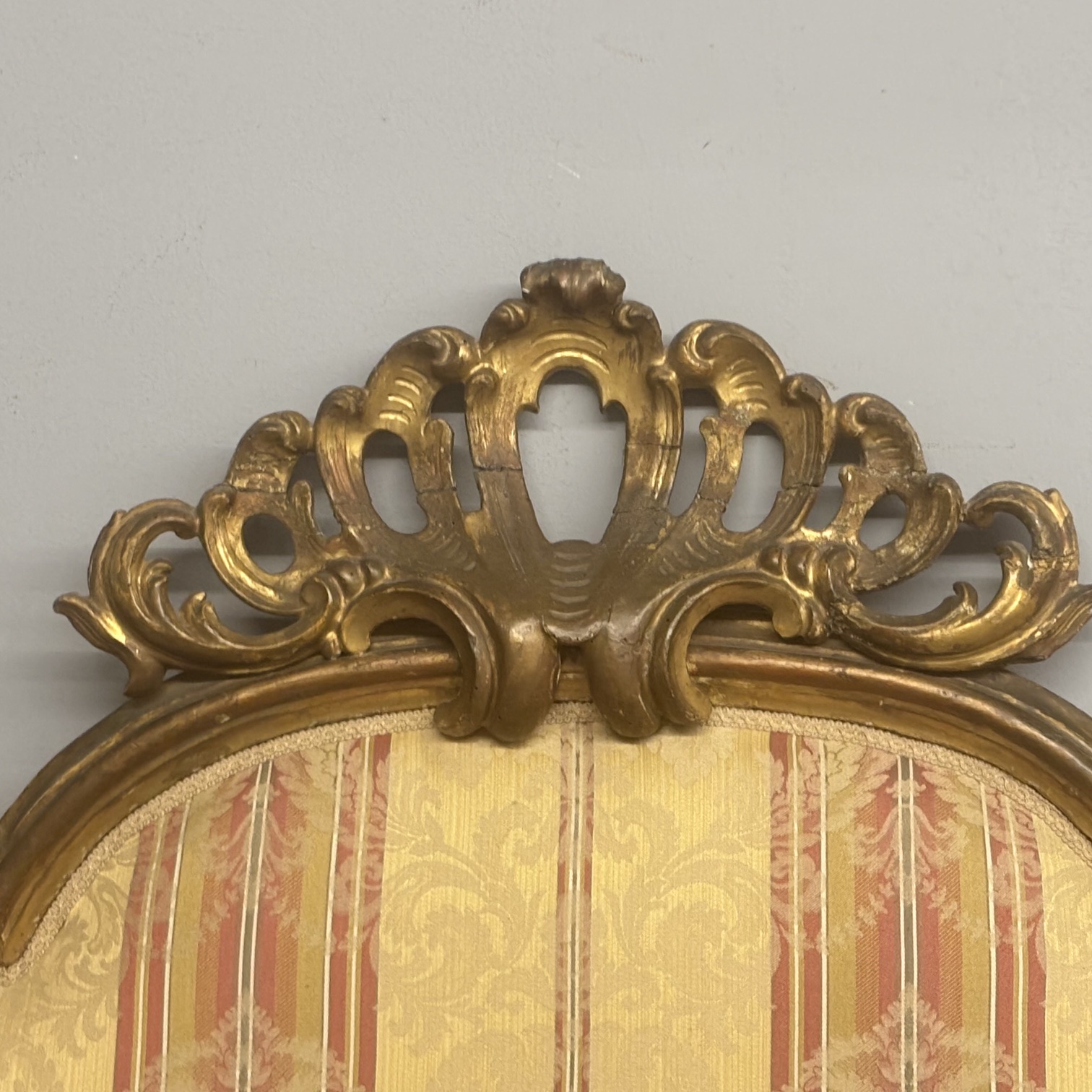 Antica testiera Luigi XIV epoca XVIII sec in legno intagliata e dorata a mecca . Mis L cm 210 Altezza cm 135 - immagine 3