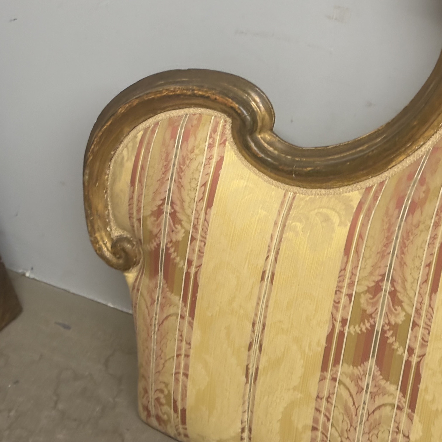 Antica testiera Luigi XIV epoca XVIII sec in legno intagliata e dorata a mecca . Mis L cm 210 Altezza cm 135 - immagine 5