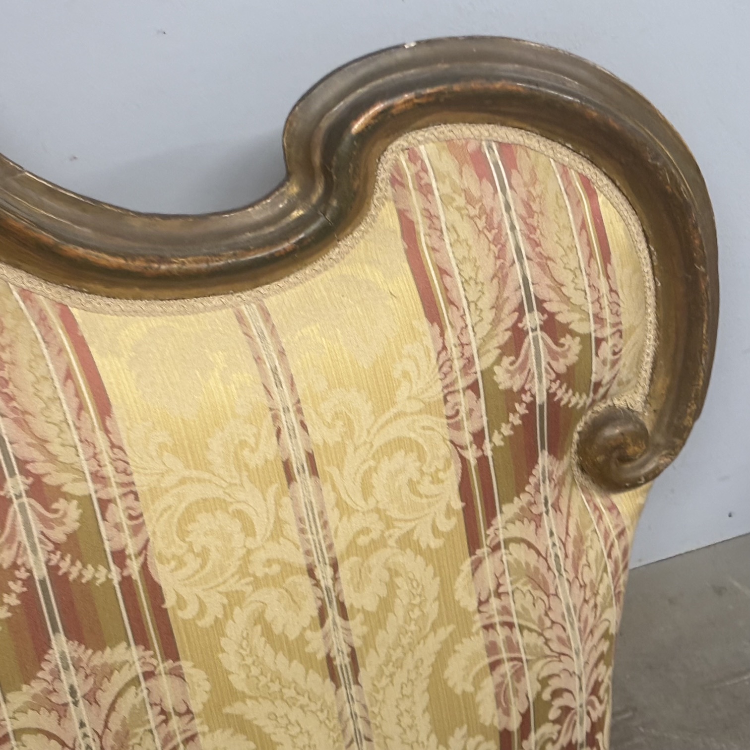 Antica testiera Luigi XIV epoca XVIII sec in legno intagliata e dorata a mecca . Mis L cm 210 Altezza cm 135 - immagine 6