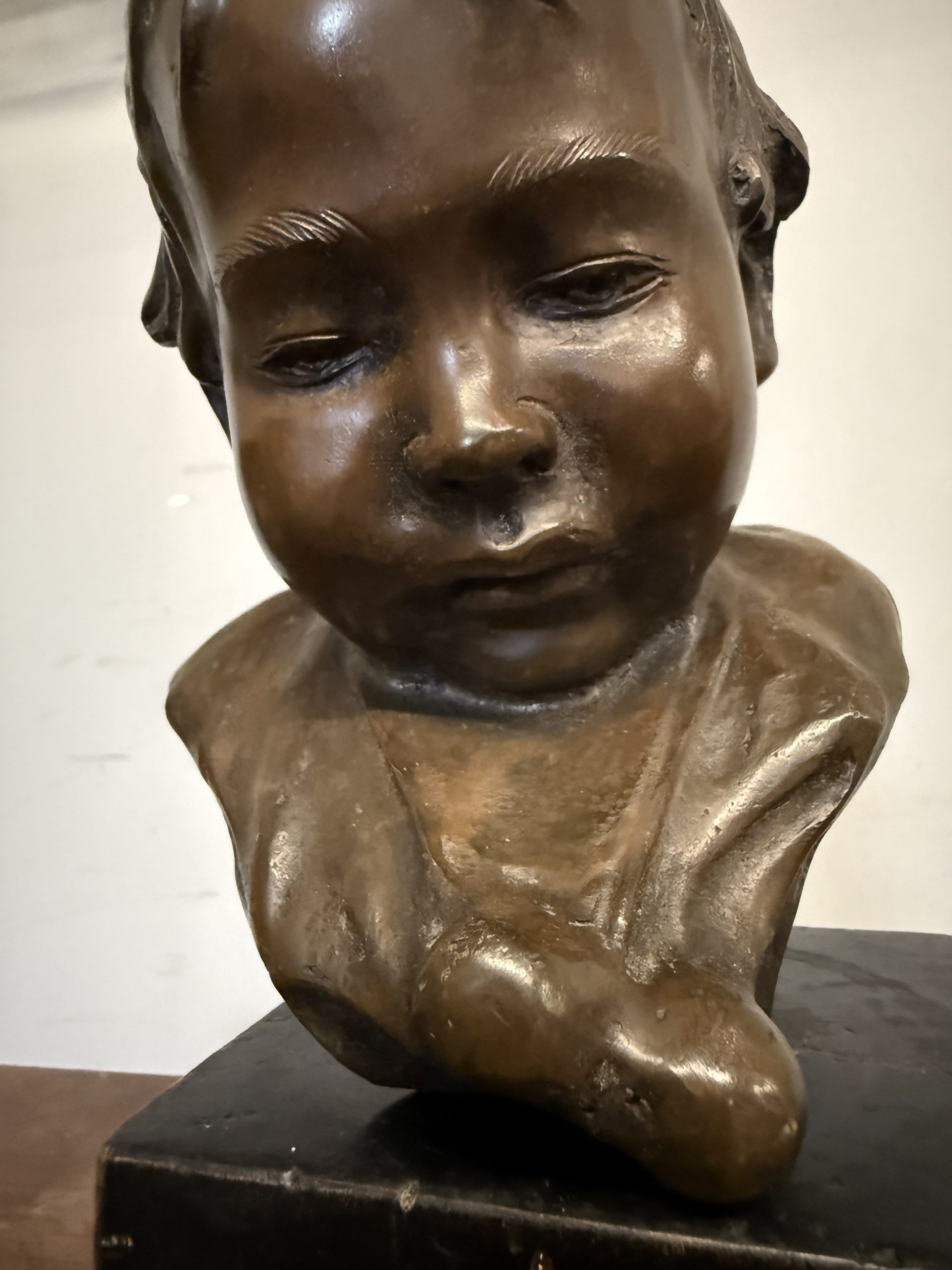 Antica scultura in bronzo volto di bambino. Lionello Balestrieri. (Cetona 1872-1958), fine XIXsec - immagine 5