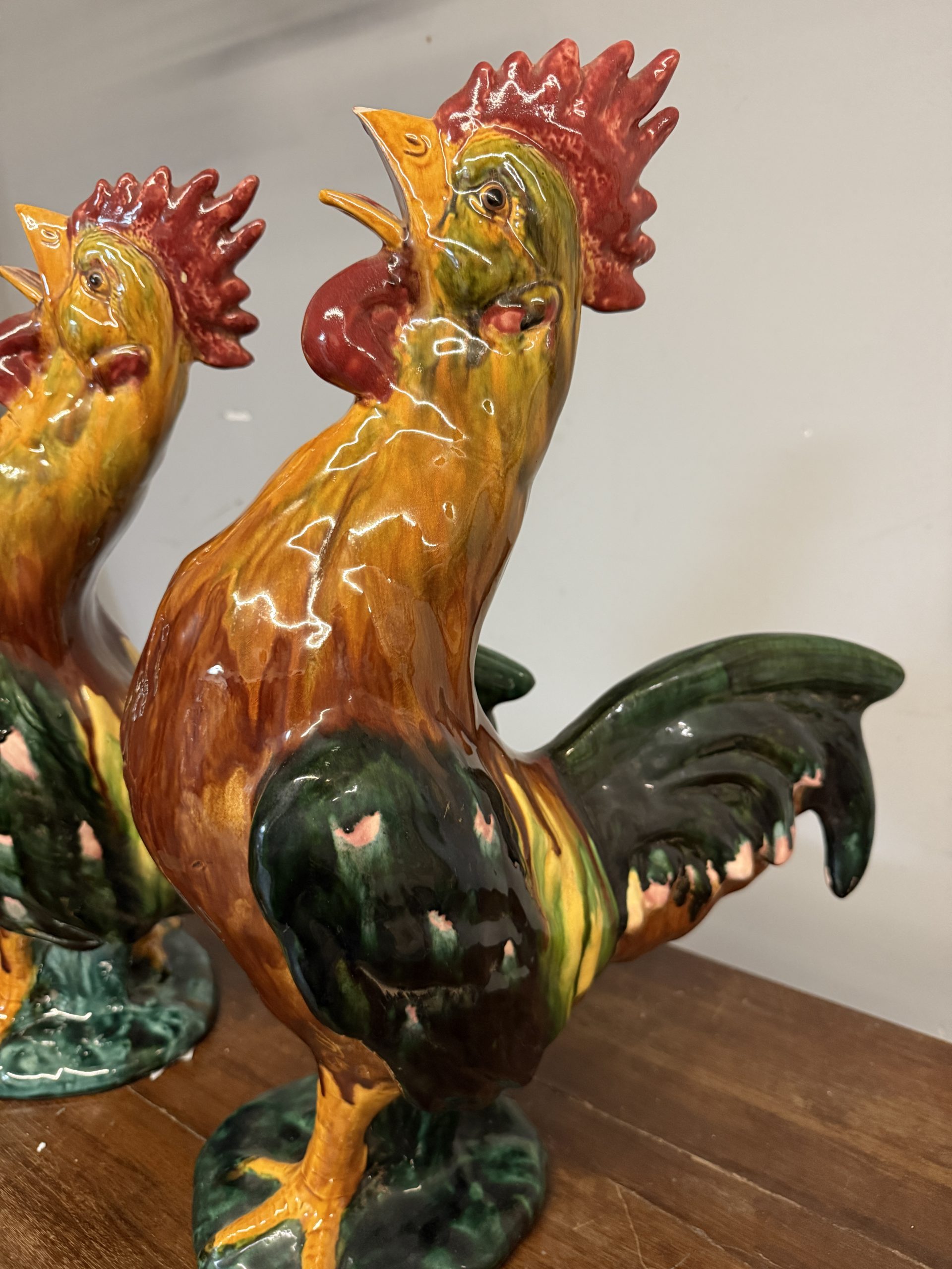 Coppia di galli vintage in ceramica smaltata dipinta, anni '70, 57x39x18cm - immagine 9