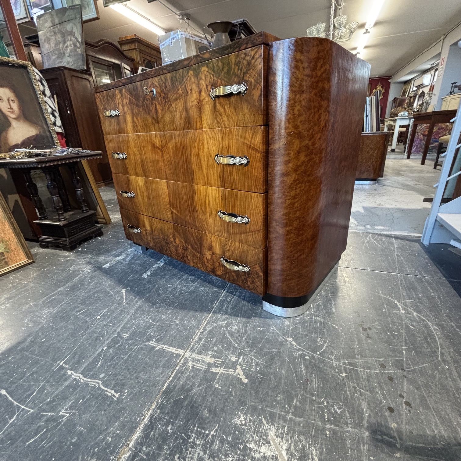 Antica cassettiera comò Art deco anni 1940 in noce e metallo . restaurato mis 126 x 58 . H 94,50 - immagine 5