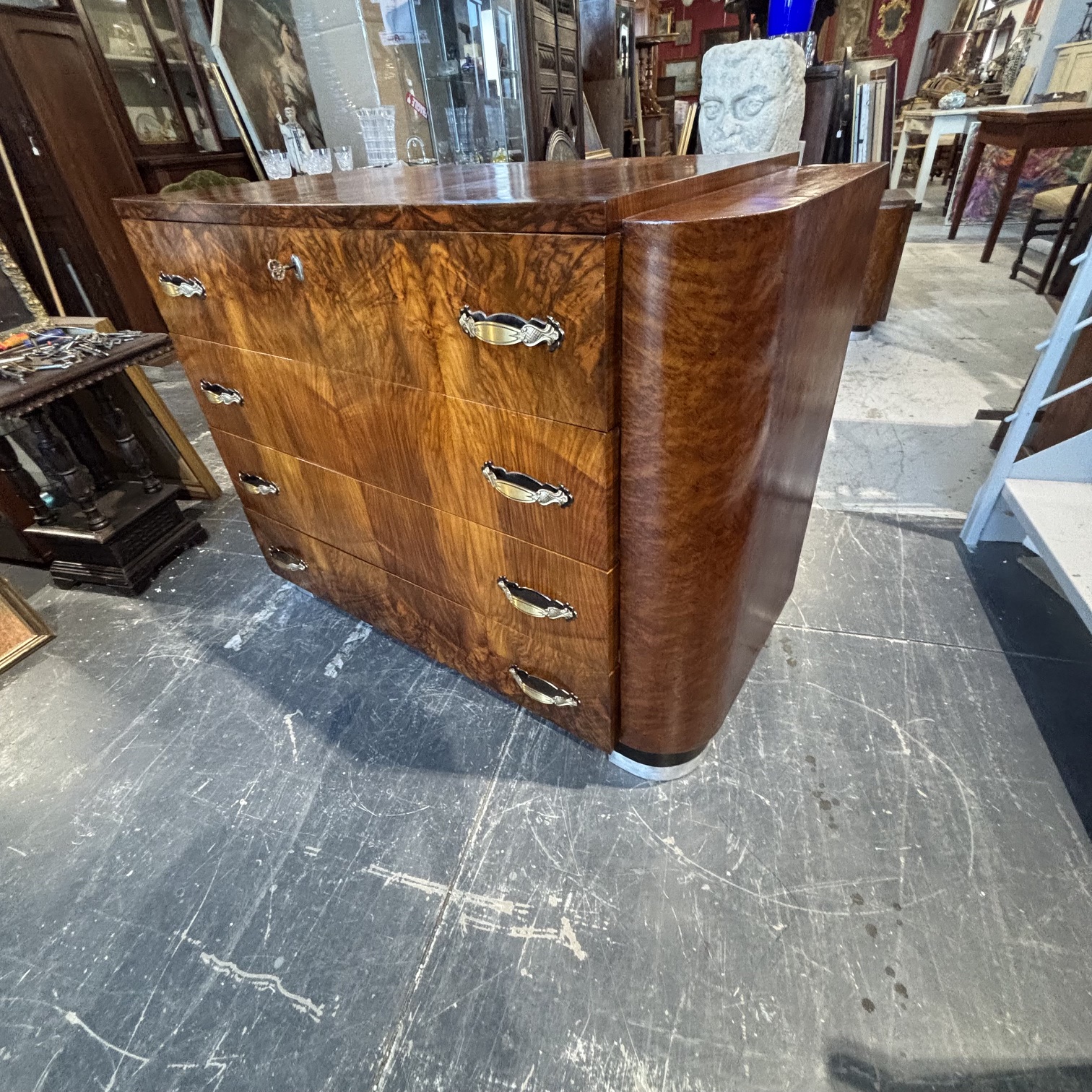 Antica cassettiera comò Art deco anni 1940 in noce e metallo . restaurato mis 126 x 58 . H 94,50 - immagine 6