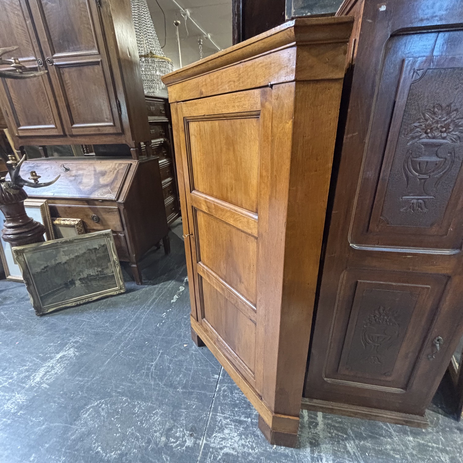 Antica splendida Angoliera Toscana primi 800 noce massello, restaurata e finita a cera d’ api - immagine 8