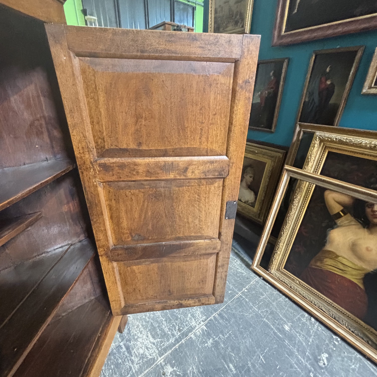 Antica splendida Angoliera Toscana primi 800 noce massello, restaurata e finita a cera d’ api - immagine 9