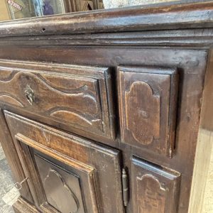 Alternative view of Antico stipo credenza Barocco del XVII sec noce massello in patina. Mis 80 x 37 . H88