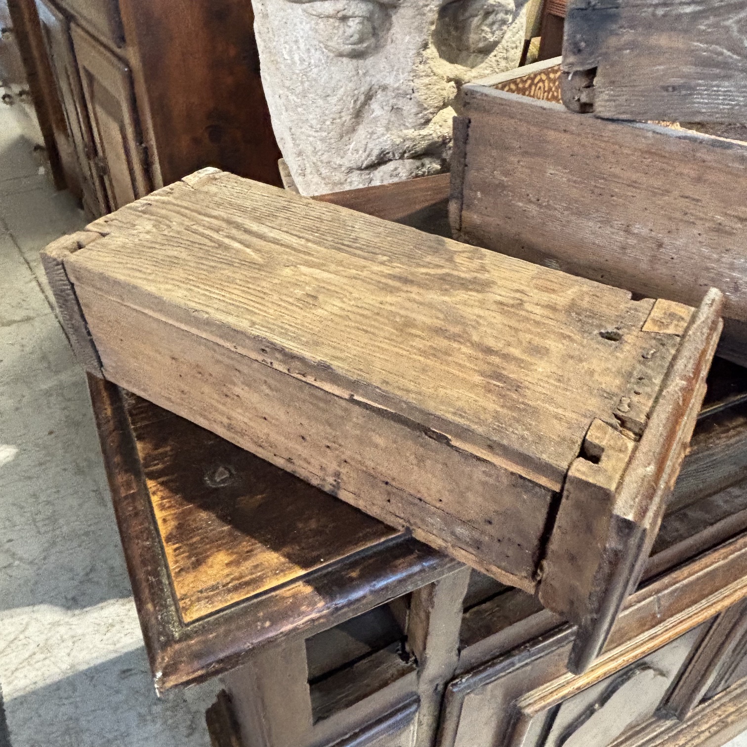 Antico stipo credenza Barocco del XVII sec noce massello in patina. Mis 80 x 37 . H88 - immagine 6