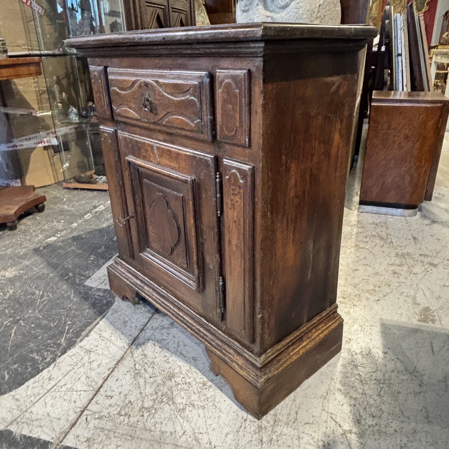 Antico stipo credenza Barocco del XVII sec noce massello in patina. Mis 80 x 37 . H88 - immagine 13