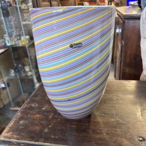 Alternative view of Grande Vaso vetro Murano anni 70 multicolor a strisce con etichetta originale Seguso . H 32 diametro cm 21.