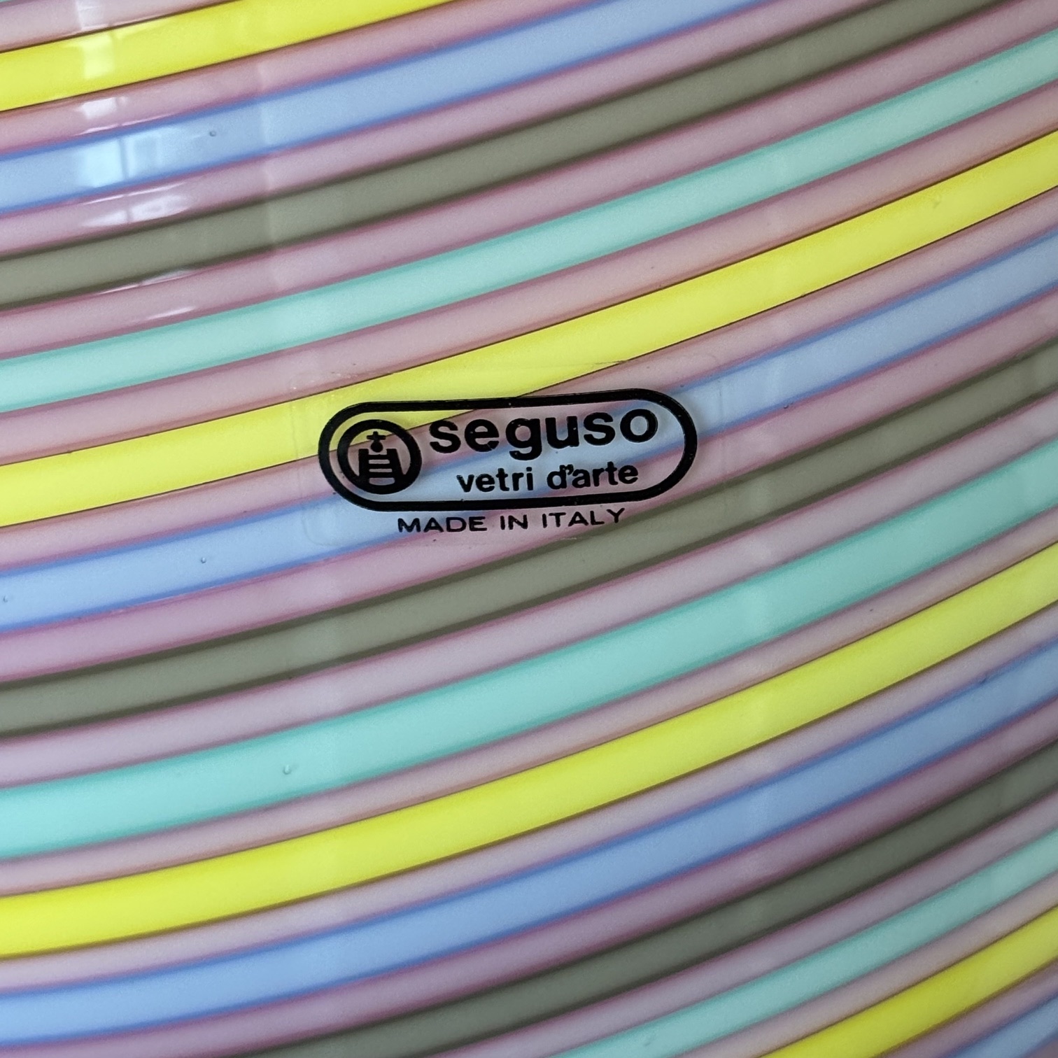 Grande Vaso vetro Murano anni 70 multicolor a strisce con etichetta originale Seguso . H 32 diametro cm 21. - immagine 3
