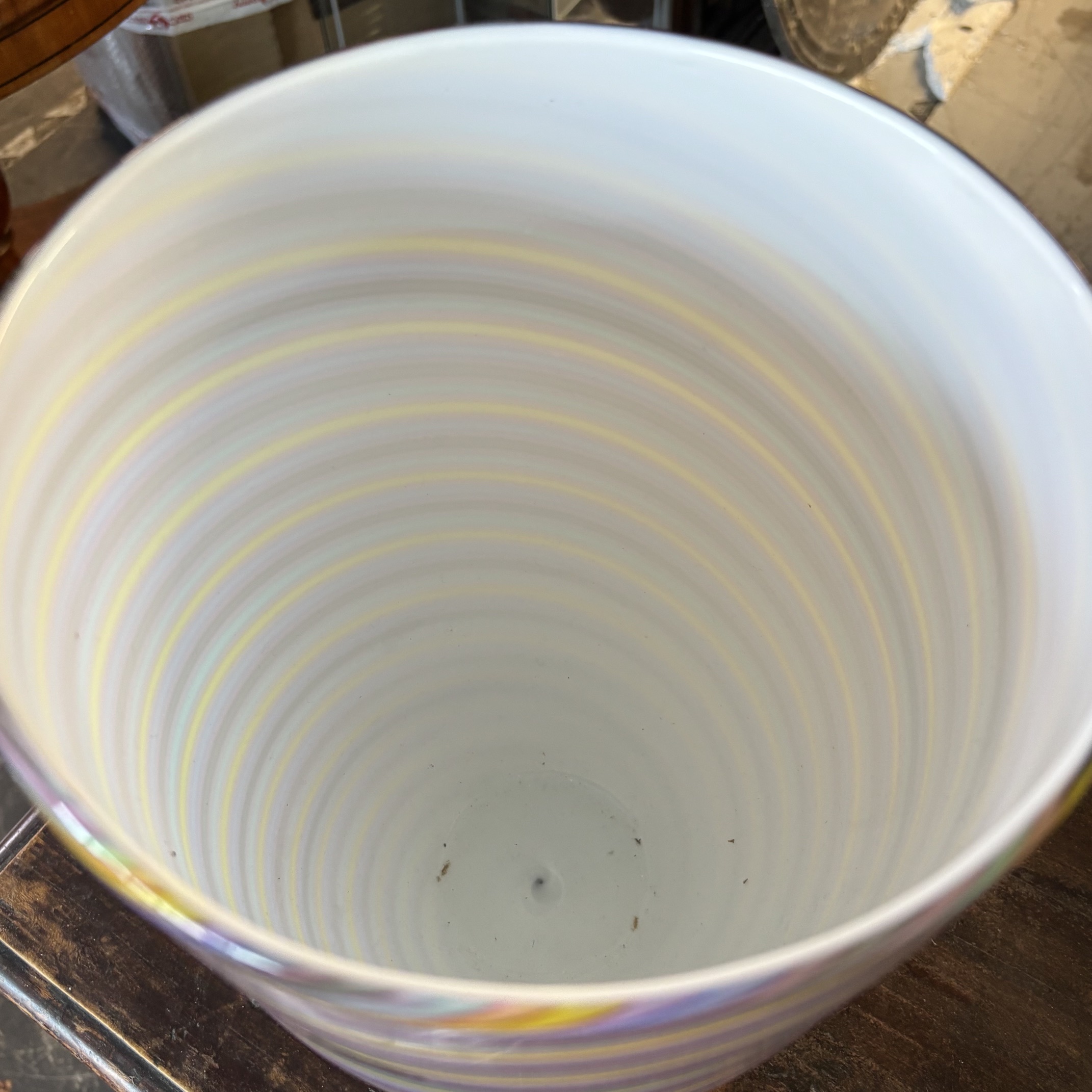 Grande Vaso vetro Murano anni 70 multicolor a strisce con etichetta originale Seguso . H 32 diametro cm 21. - immagine 6