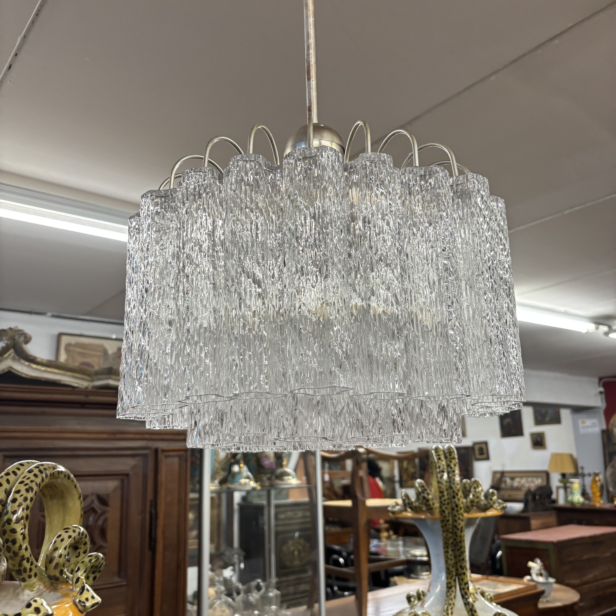 Bellissimo Lampadario design Venini Anni 70 con 50 bicchieri e 3 punti Luce Chandelier. - immagine 2