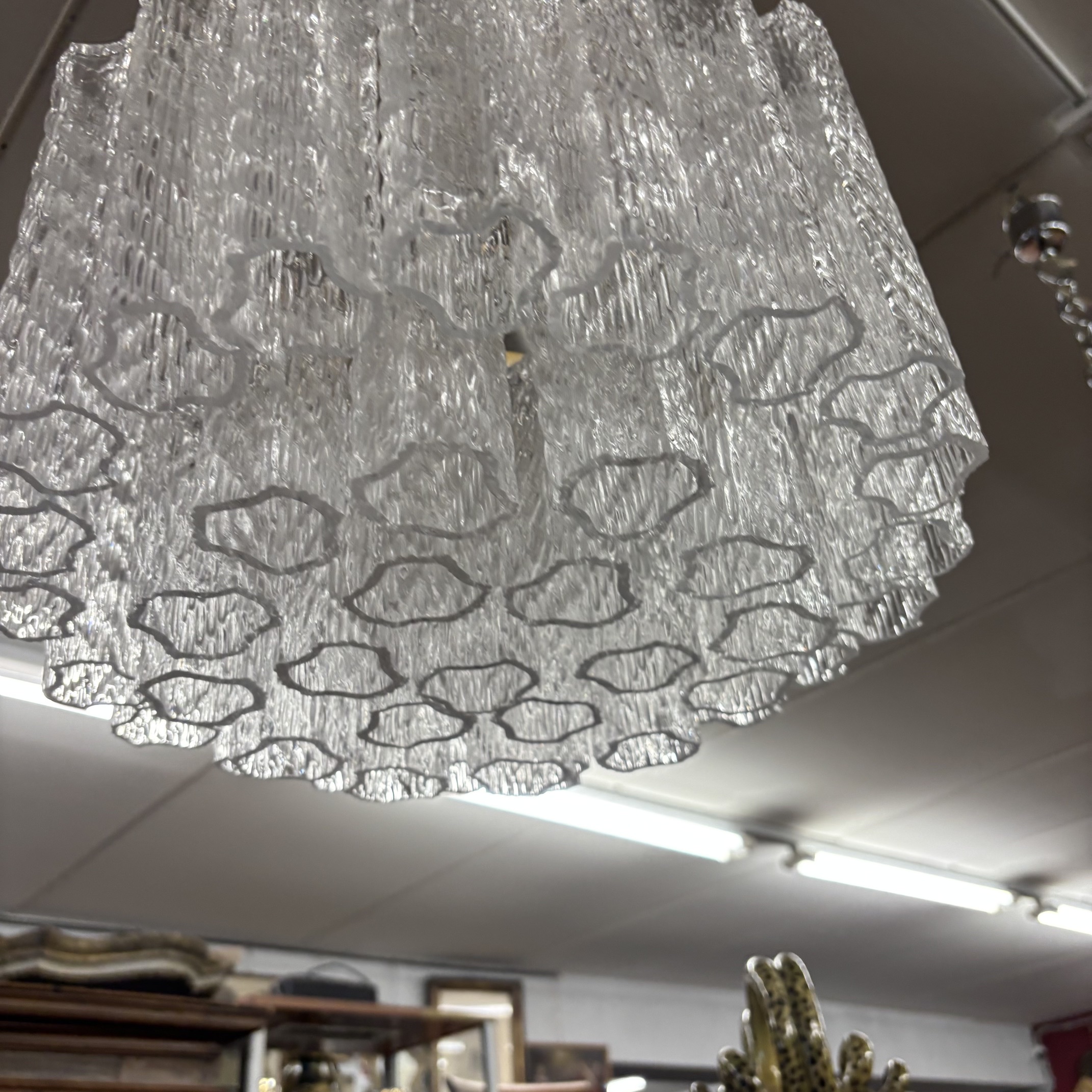 Bellissimo Lampadario design Venini Anni 70 con 50 bicchieri e 3 punti Luce Chandelier. - immagine 3