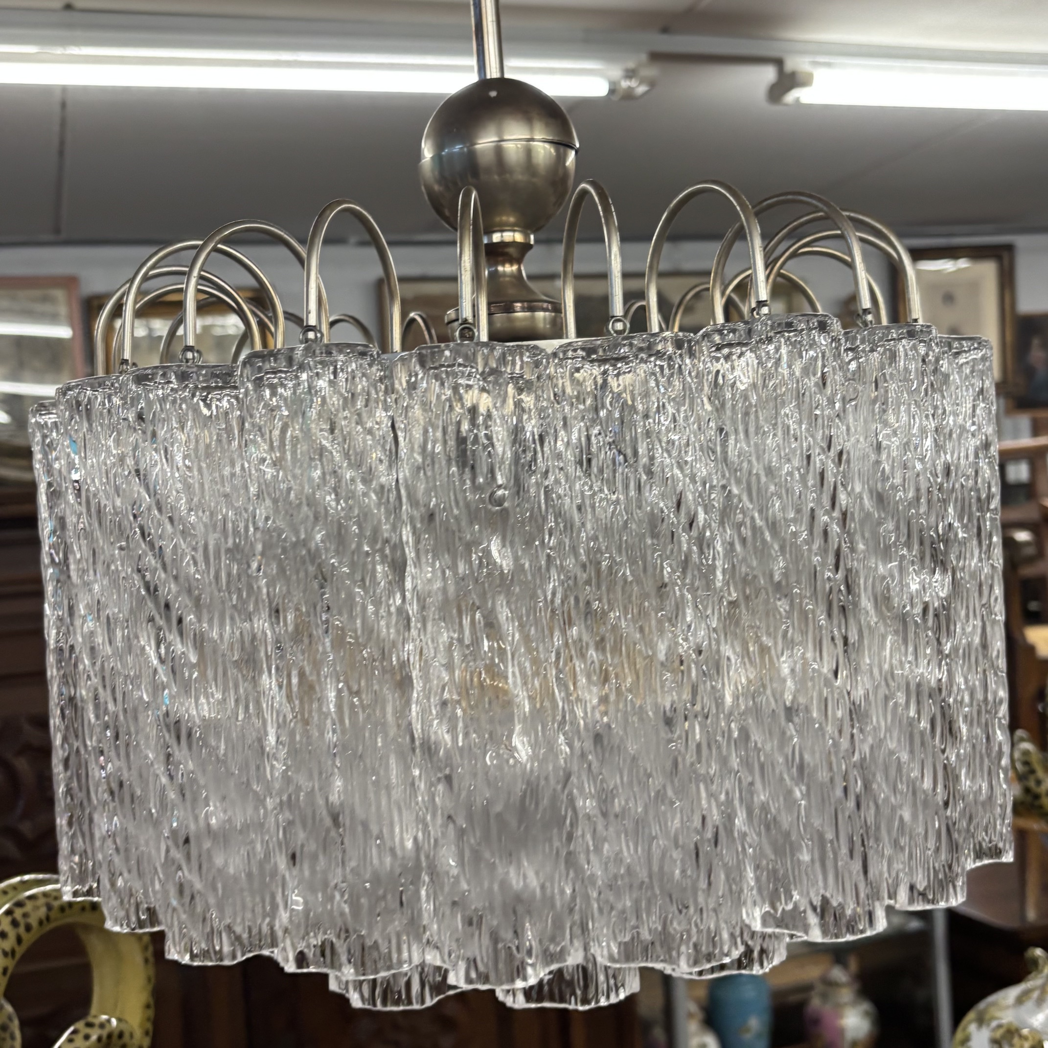 Bellissimo Lampadario design Venini Anni 70 con 50 bicchieri e 3 punti Luce Chandelier. - immagine 6