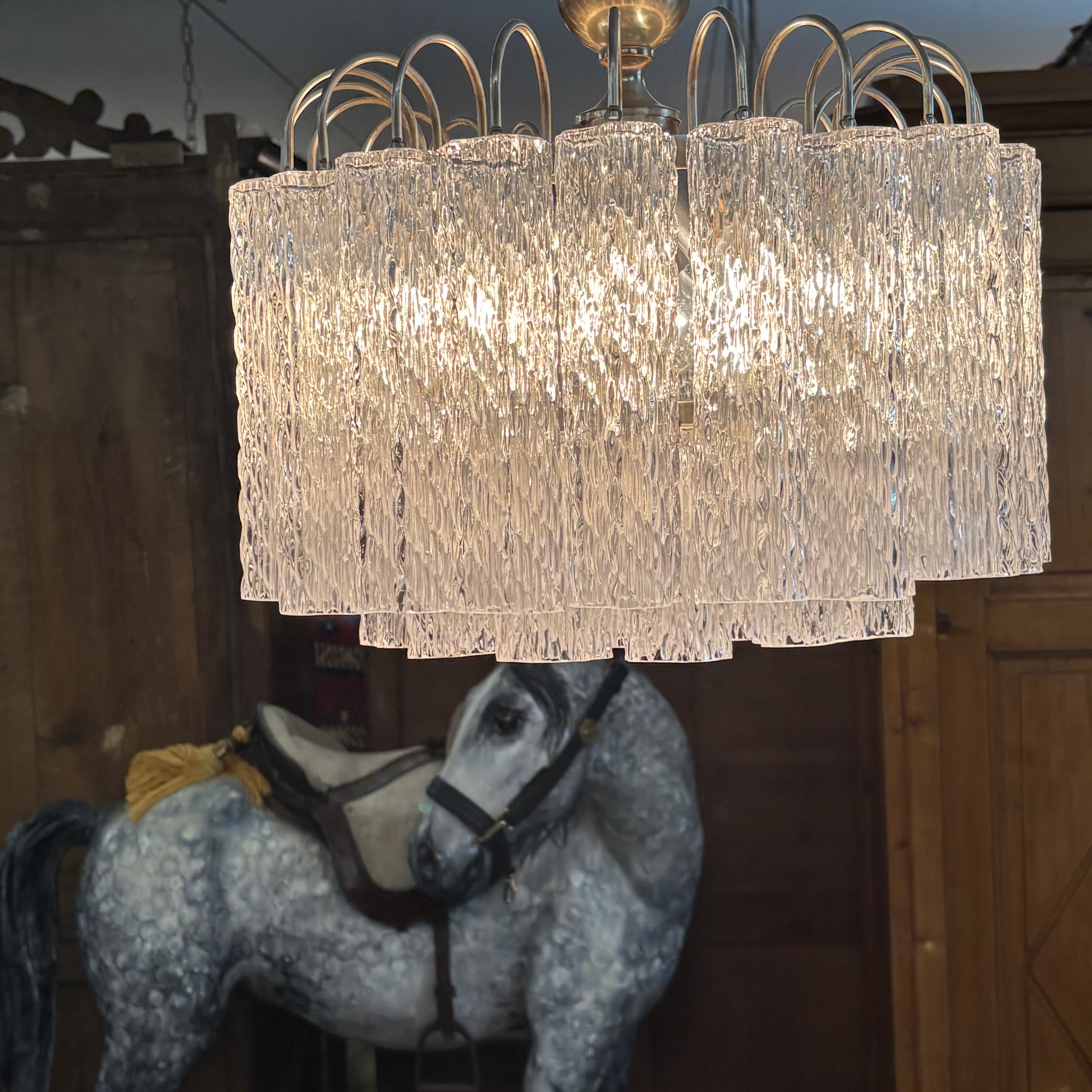 Bellissimo Lampadario design Venini Anni 70 con 50 bicchieri e 3 punti Luce Chandelier. - immagine 7