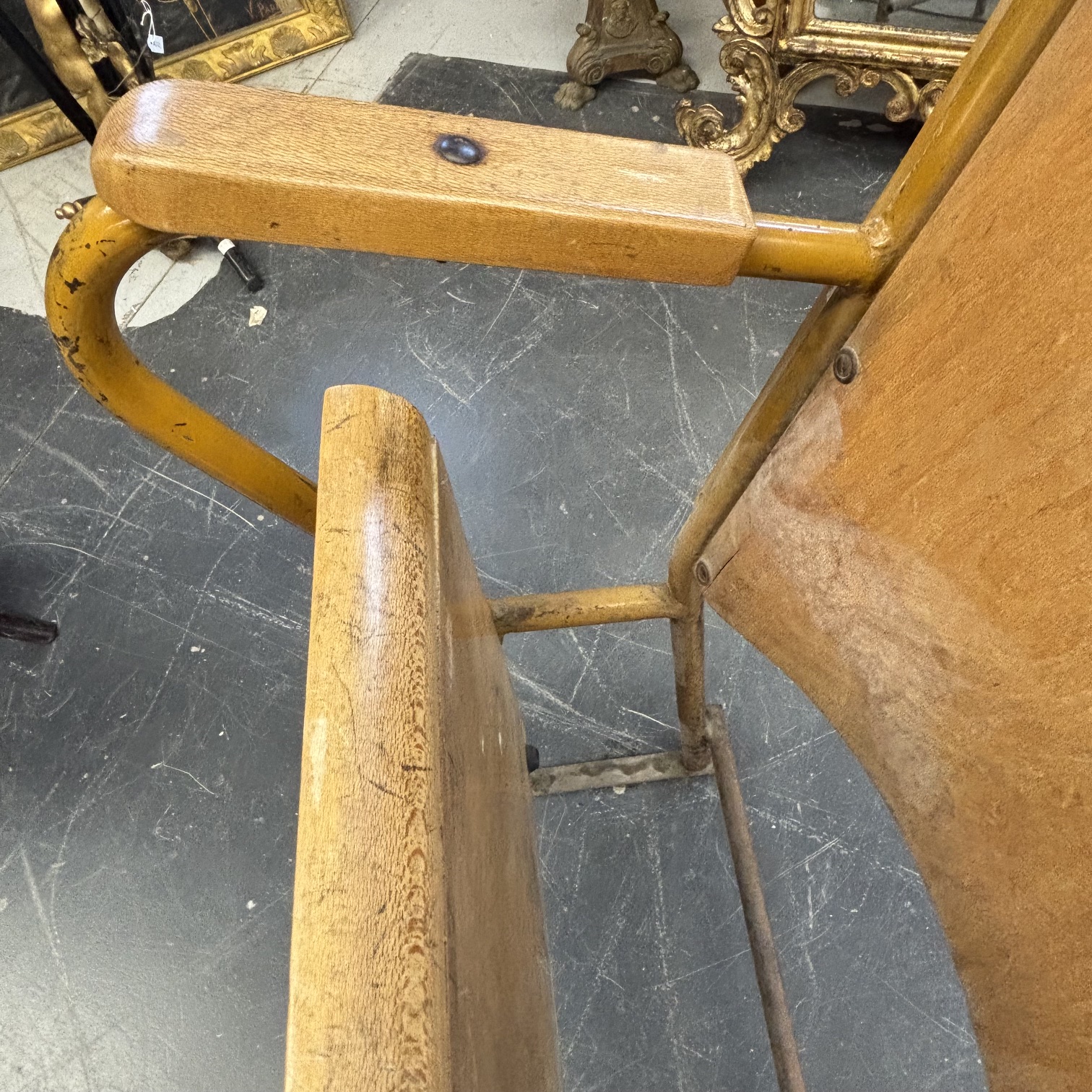 Sedia da cinema Vintage anni 50 Vimercate (Milano) in patina ferro e legno curvato . Industrial Chic - immagine 8