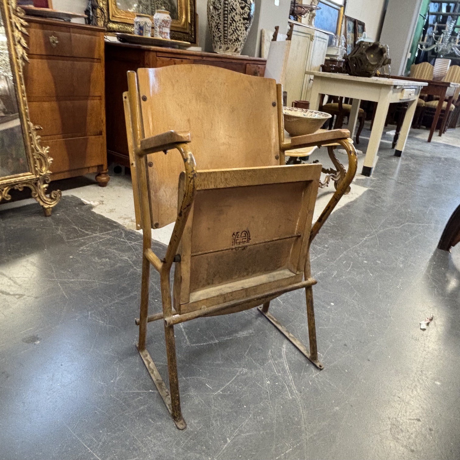 Sedia da cinema Vintage anni 50 Vimercate (Milano) in patina ferro e legno curvato . Industrial Chic - immagine 9