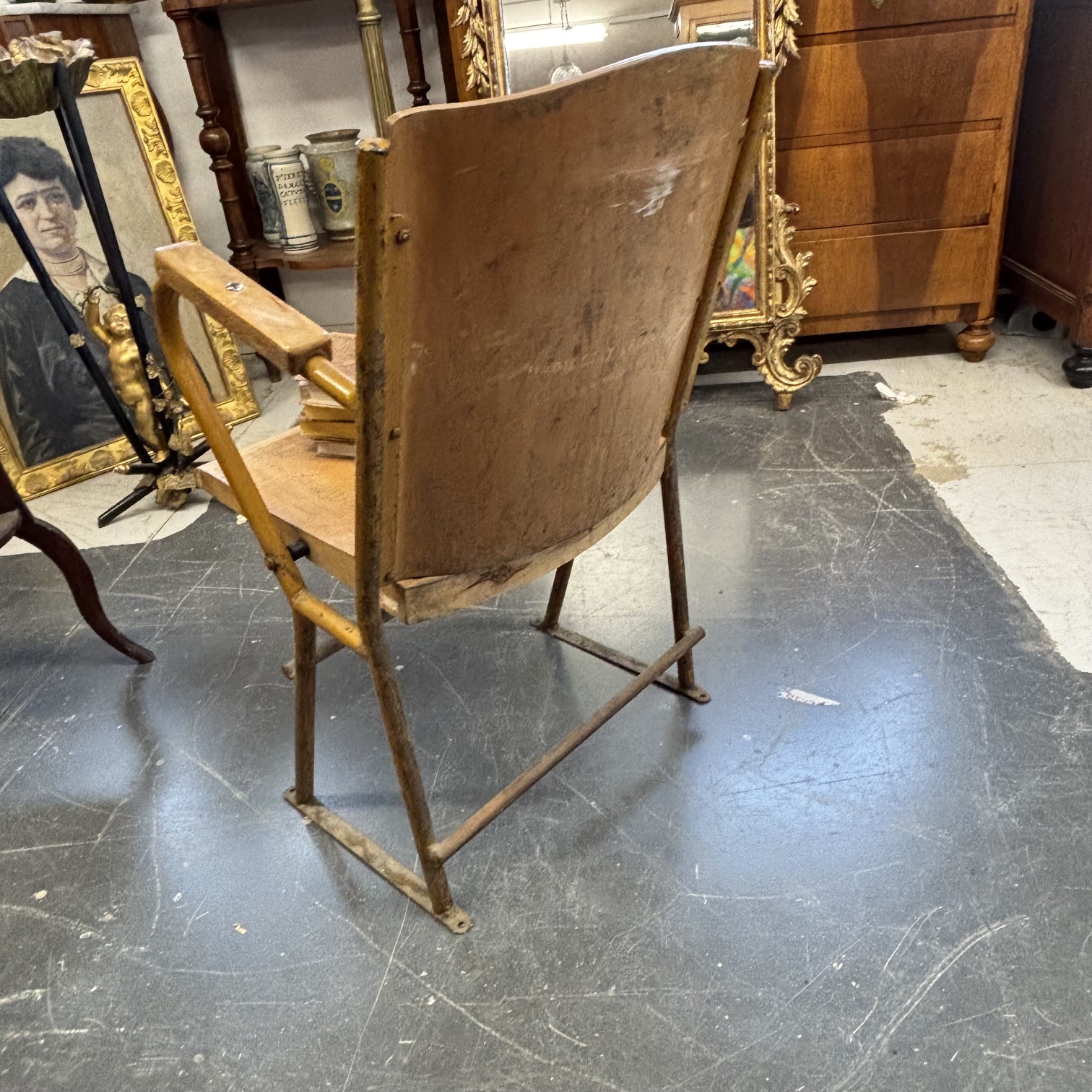 Sedia da cinema Vintage anni 50 Vimercate (Milano) in patina ferro e legno curvato . Industrial Chic - immagine 10