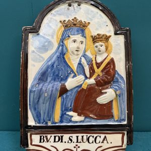 Antica targa devozionale maiolica raffigura la Beata Vergine di San Luca, XIX sec, 35x23cm