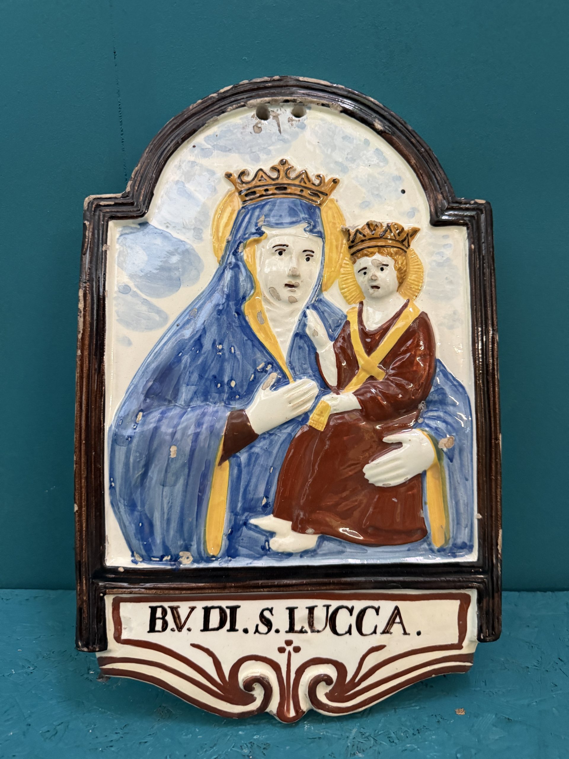 Antica targa devozionale maiolica raffigura la Beata Vergine di San Luca, XIX sec, 35x23cm