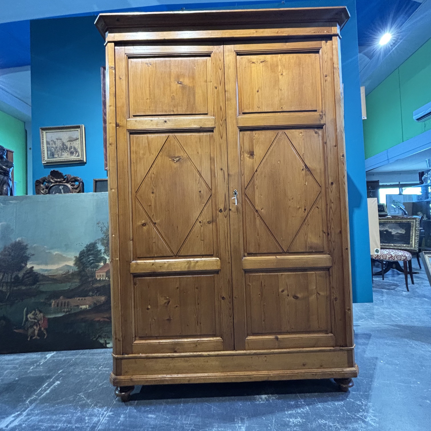 Antico armadio Guardaroba toscano Senese 1850 a rombi. Restaurato mis H214 Prof cm 62 Larghezza cm 145