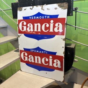 Antica e targa pubblicitaria in ferro Gancia spumanti e Vermouth . Anni 40 . Usure normali .  mis 80 x 58 cm .