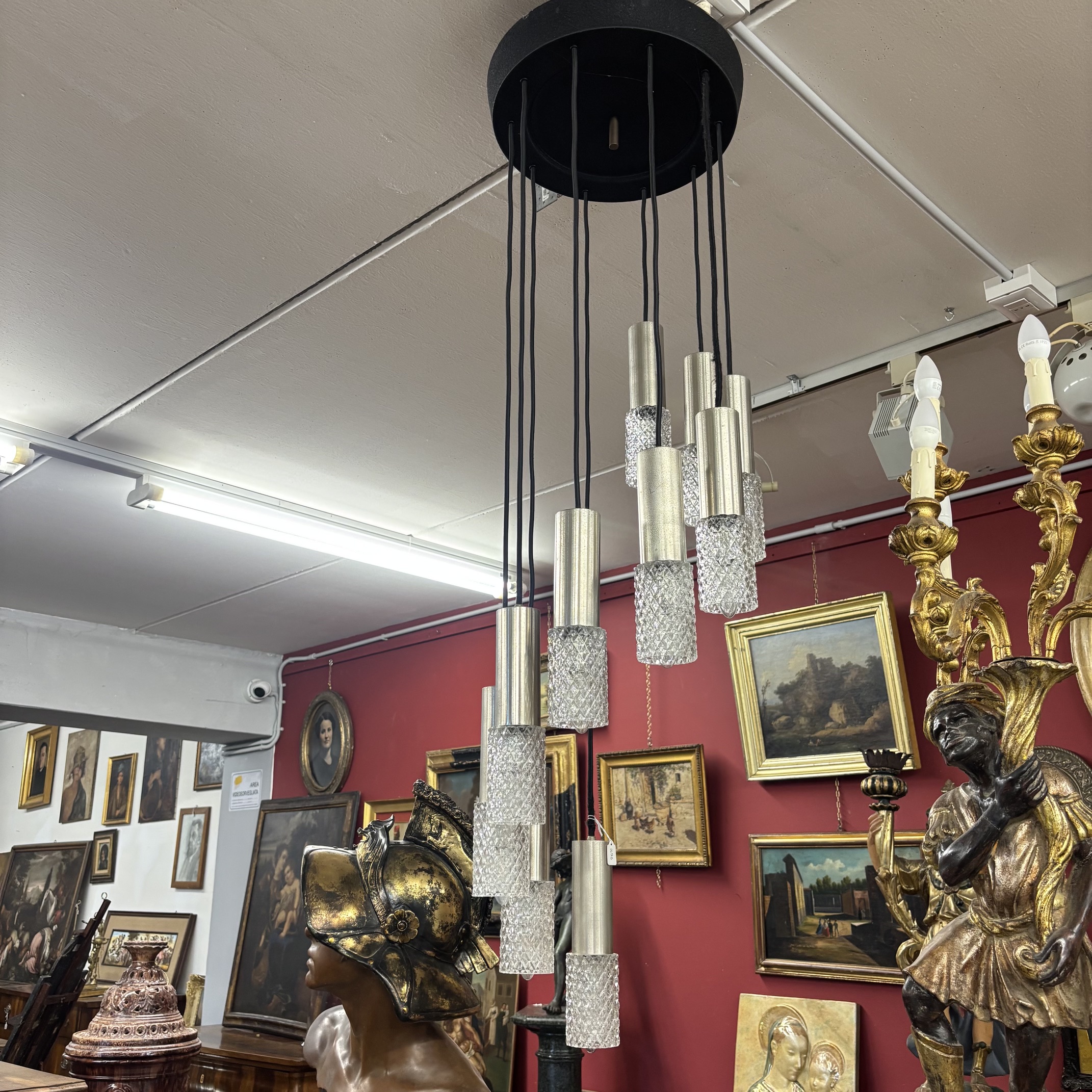 Lampadario Chandelier anni 70  a 10 Luci ondulato metallo e bicchieri vetro.