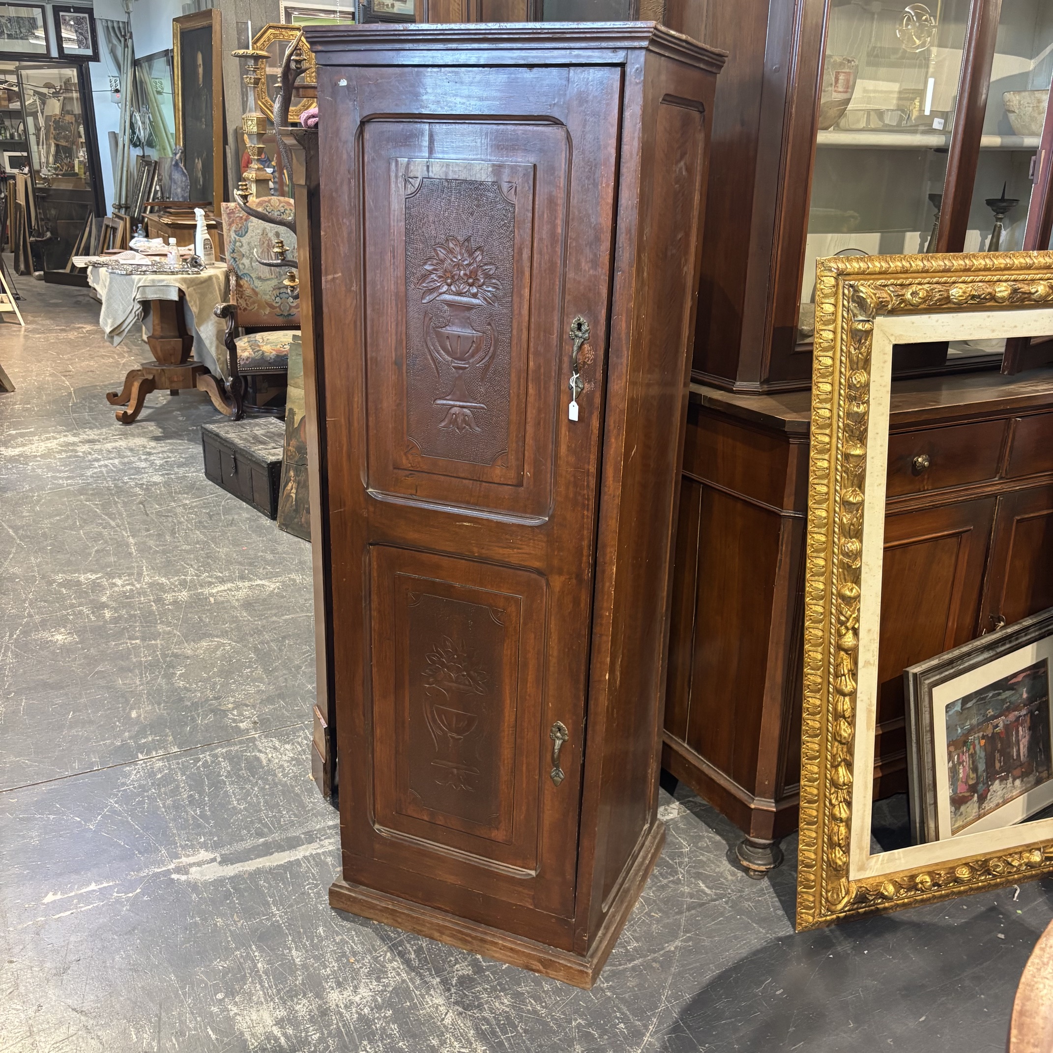 Antica credenza libreria colonna  classificatore Liberty in noce. 1920 Mis h160 cm 54 x 48