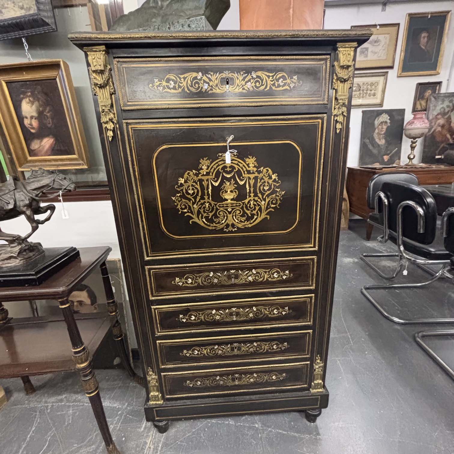 Antico secretaire Napoleone III sec XIX ebano, bronzi e intarsi in ottone e madreperla. Mis H cm 135 L 73 prof cm 35