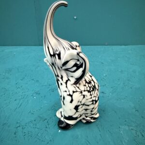 Archimede Seguso Murano Black White Italy Art Glass Sculpture Elephant Figurine, anni '60, 16x13cm
