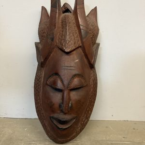 Alternative view of Maschera tribale africana vintage in legno duro scolpita a mano, 60x35cm