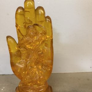 Alternative view of Mano Ambra con scolpito Buddah vintage Cina, 31x16cm