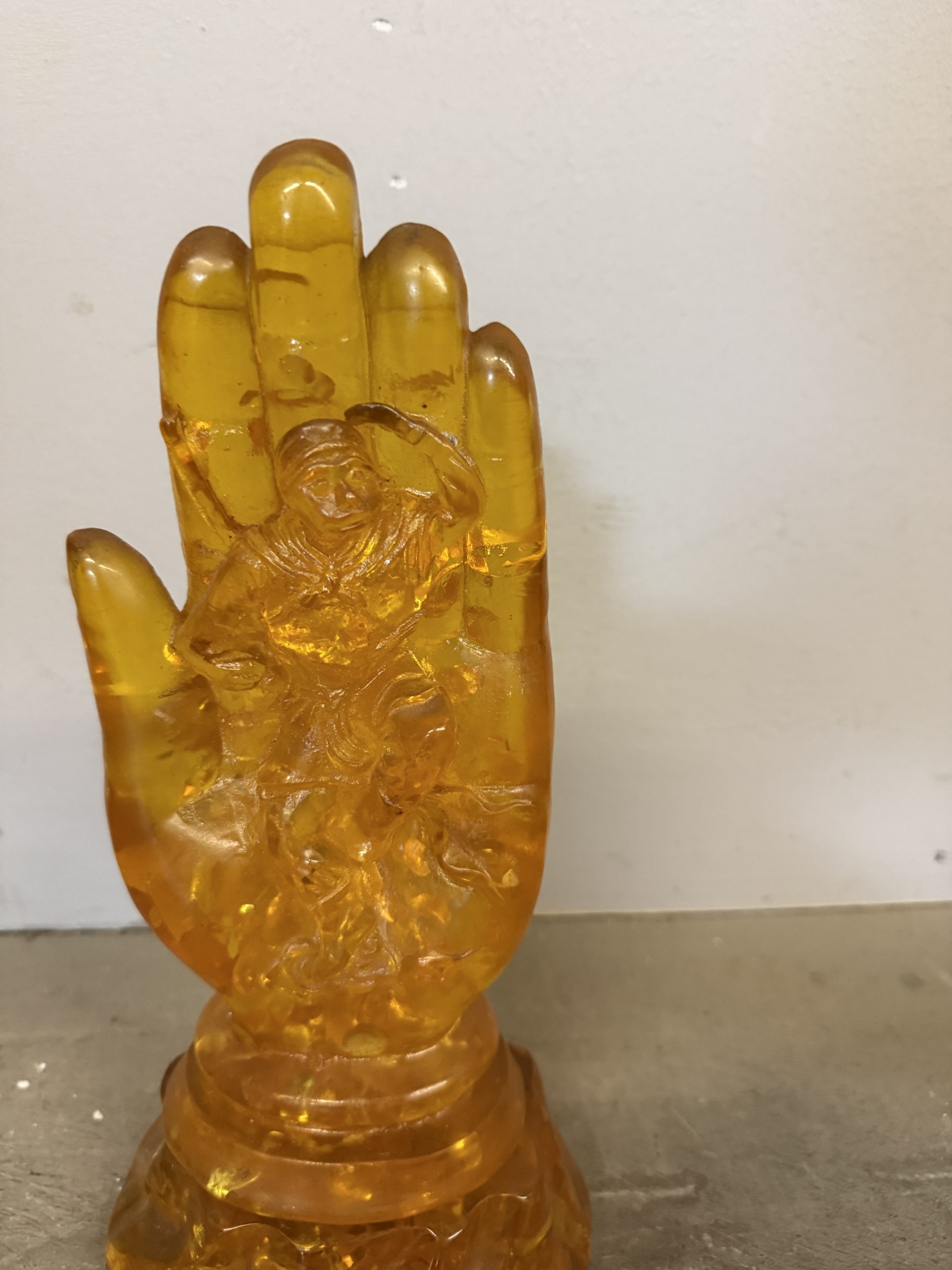 Mano Ambra con scolpito Buddah vintage Cina, 31x16cm - immagine 2