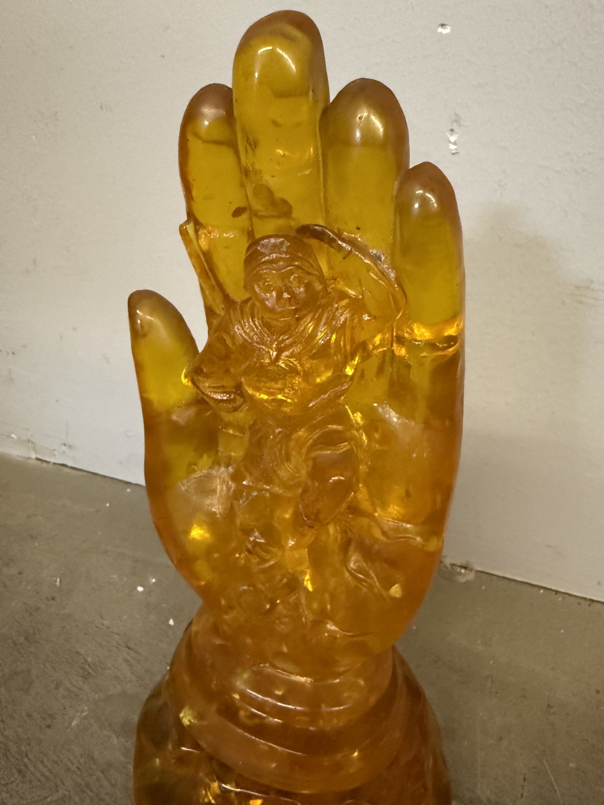 Mano Ambra con scolpito Buddah vintage Cina, 31x16cm - immagine 5