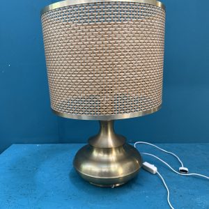 Alternative view of Lampada da tavolo anni '60 in ottone e vimini, 52x35cm