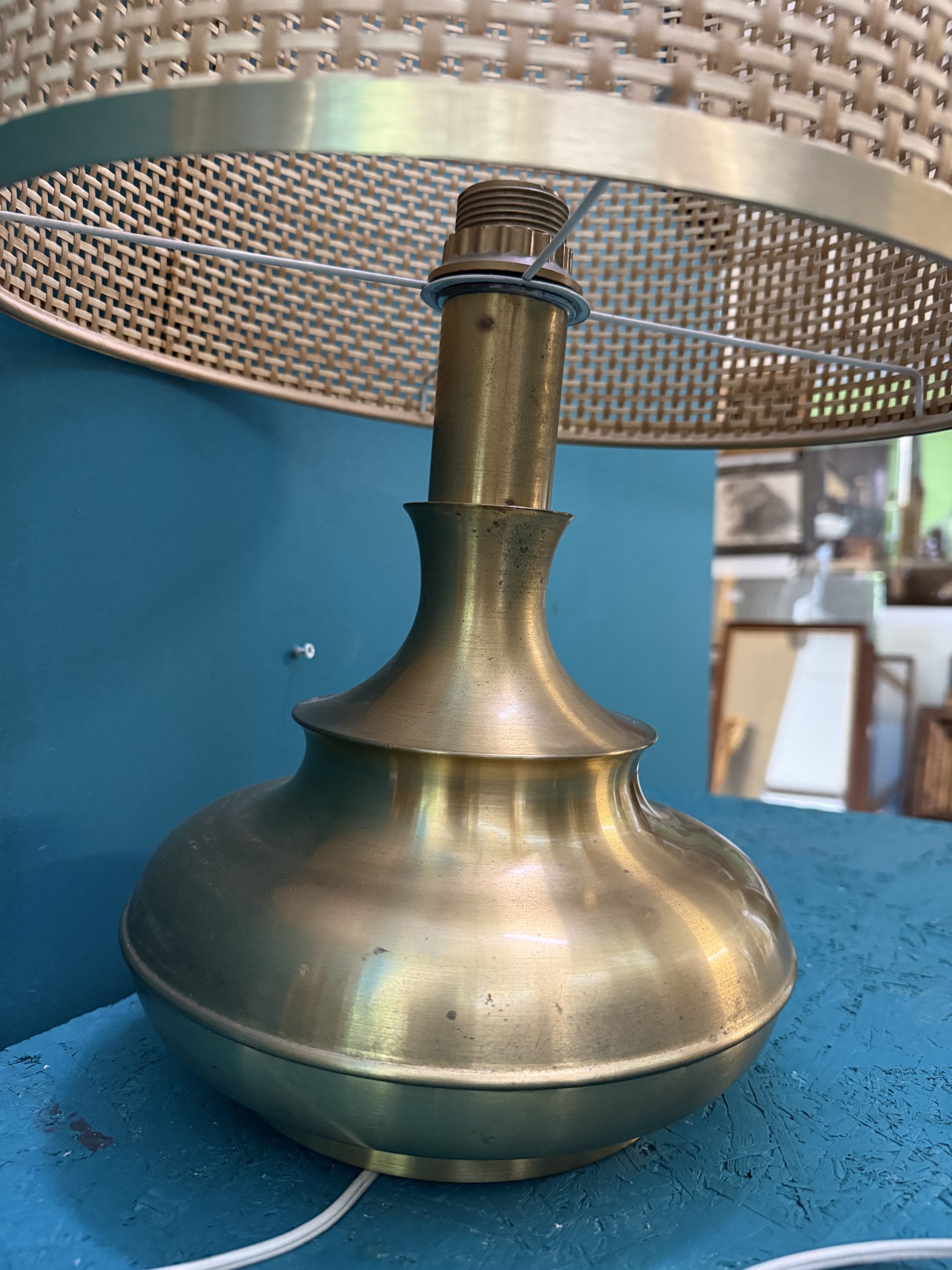 Lampada da tavolo anni '60 in ottone e vimini, 52x35cm - immagine 5