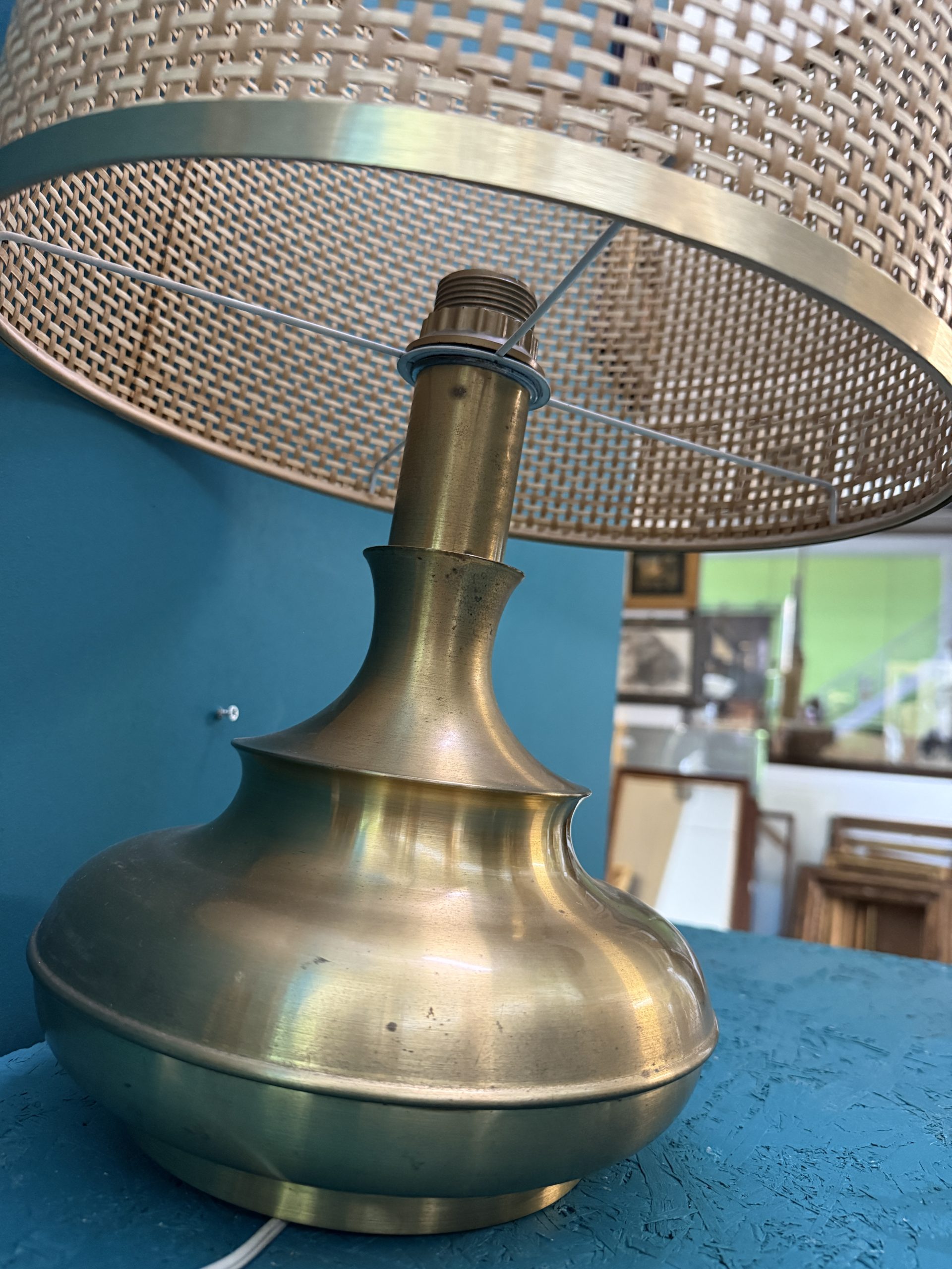 Lampada da tavolo anni '60 in ottone e vimini, 52x35cm - immagine 6