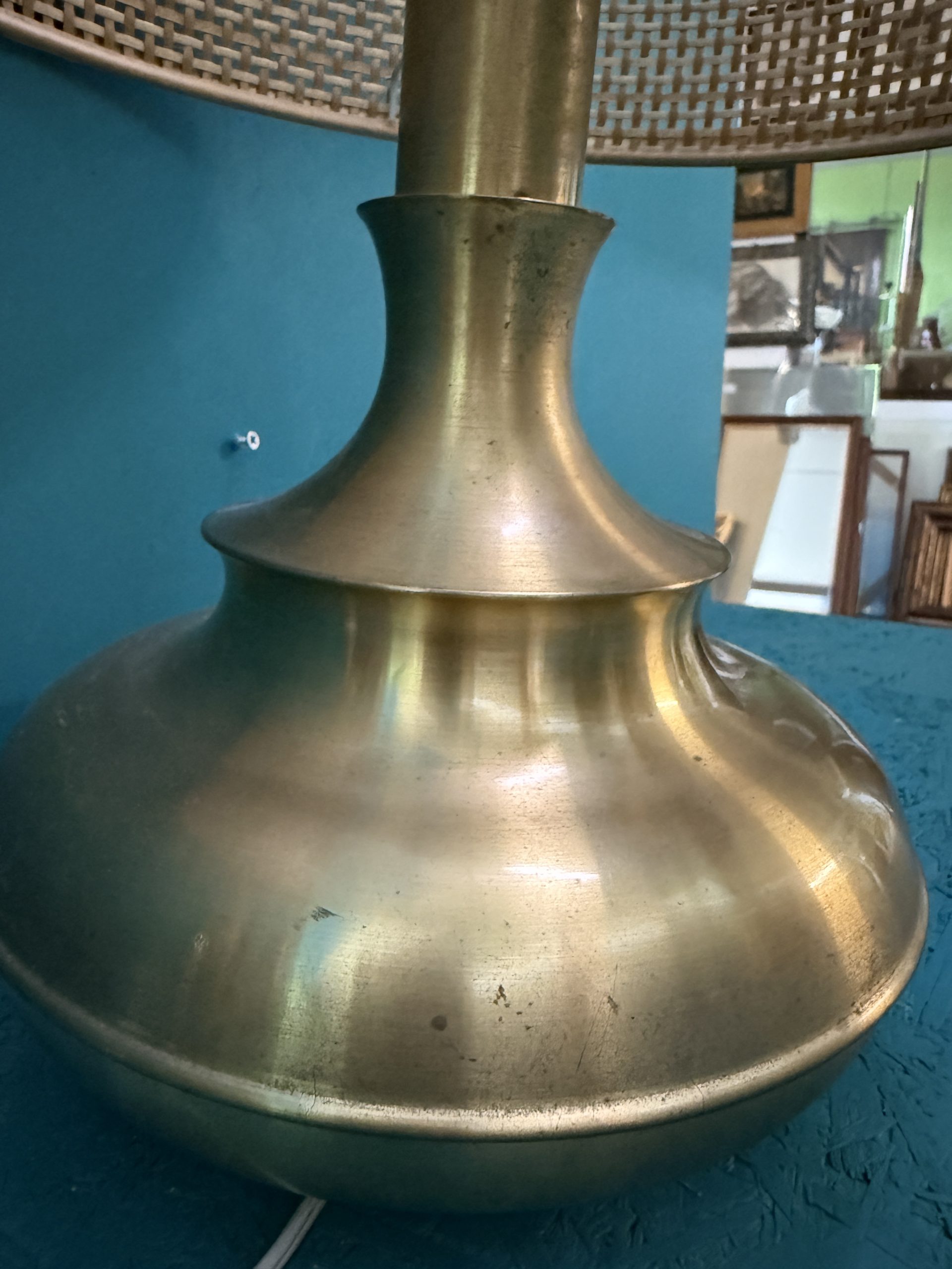 Lampada da tavolo anni '60 in ottone e vimini, 52x35cm - immagine 7