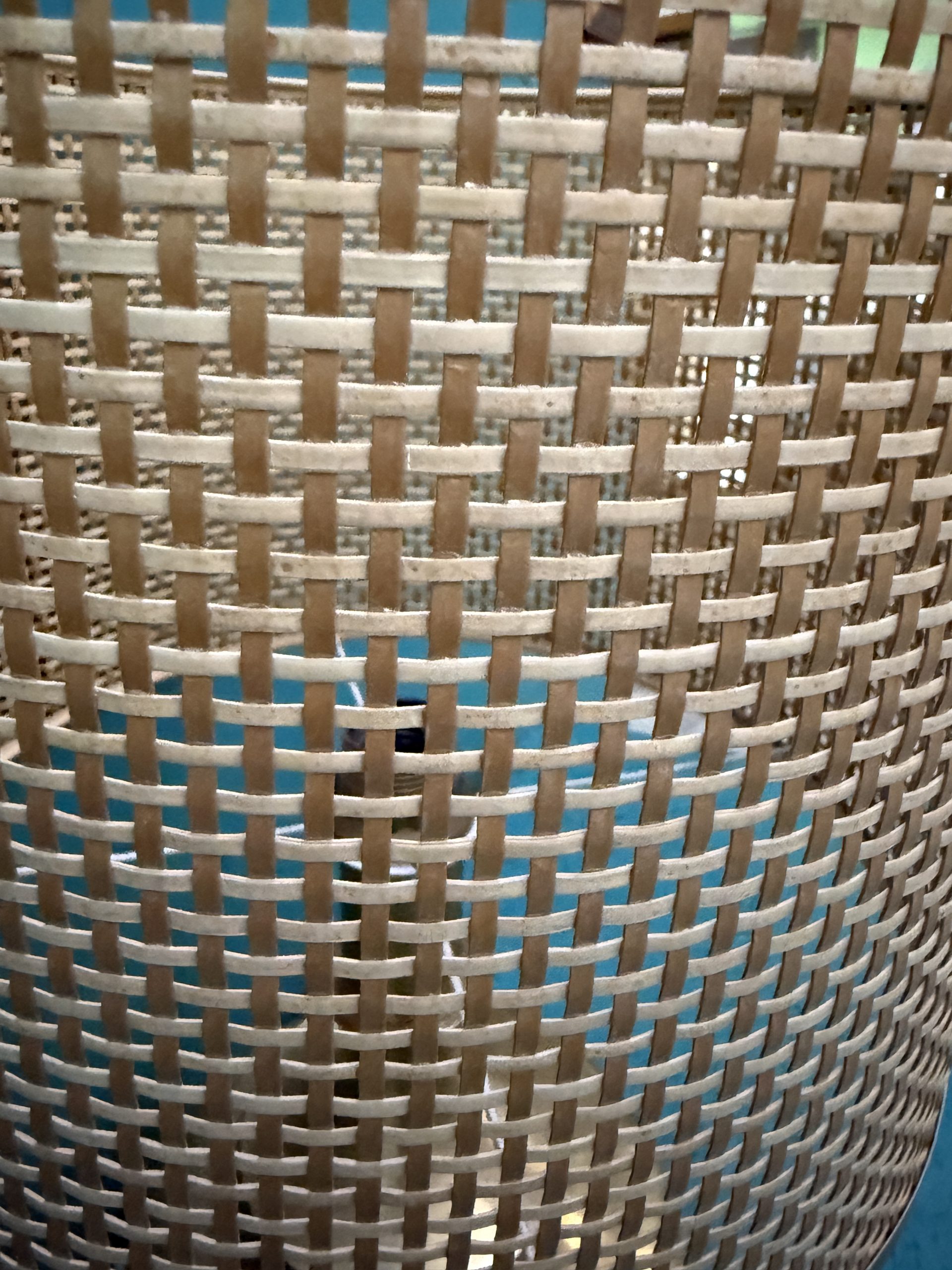 Lampada da tavolo anni '60 in ottone e vimini, 52x35cm - immagine 9