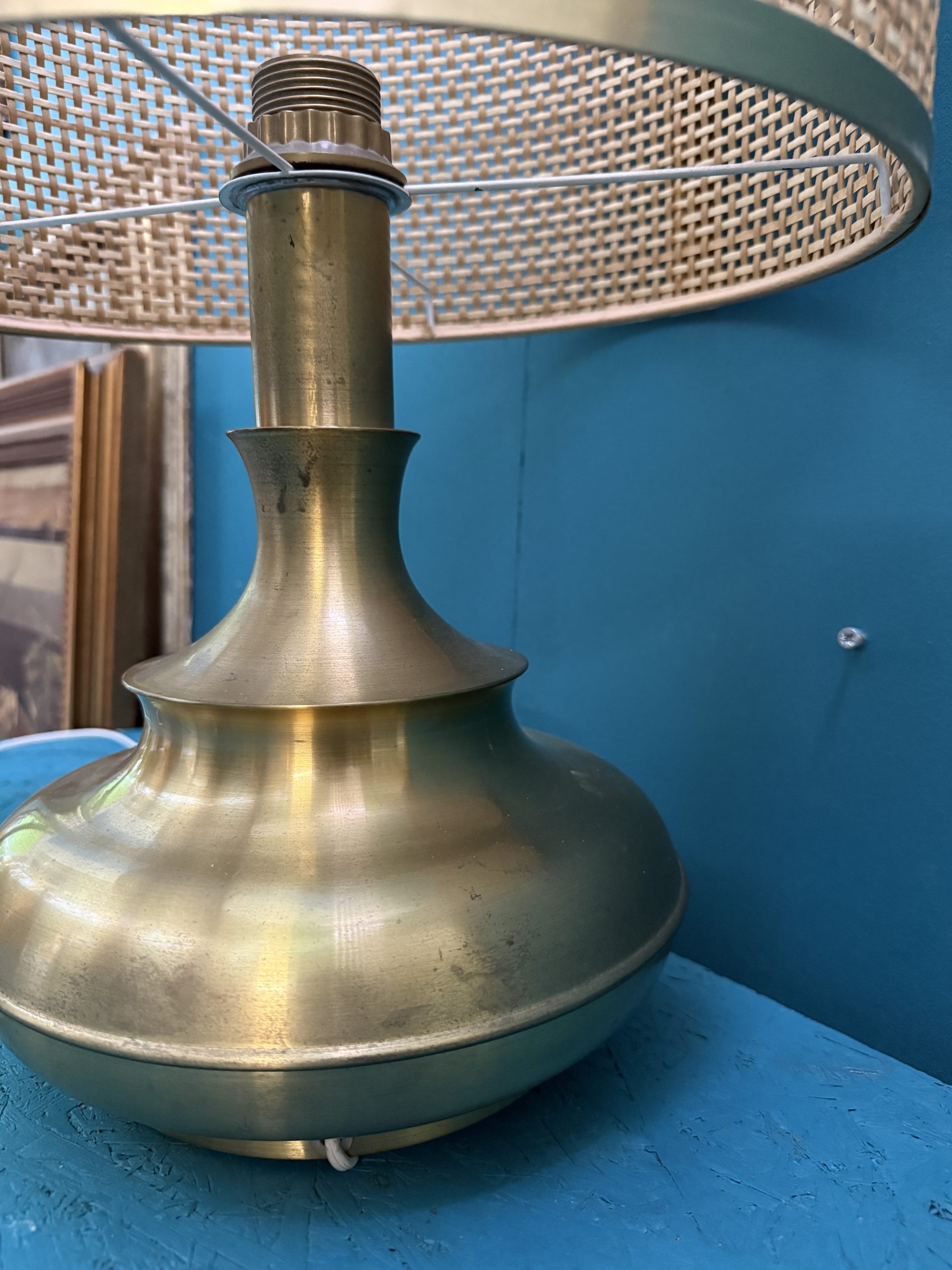 Lampada da tavolo anni '60 in ottone e vimini, 52x35cm - immagine 10