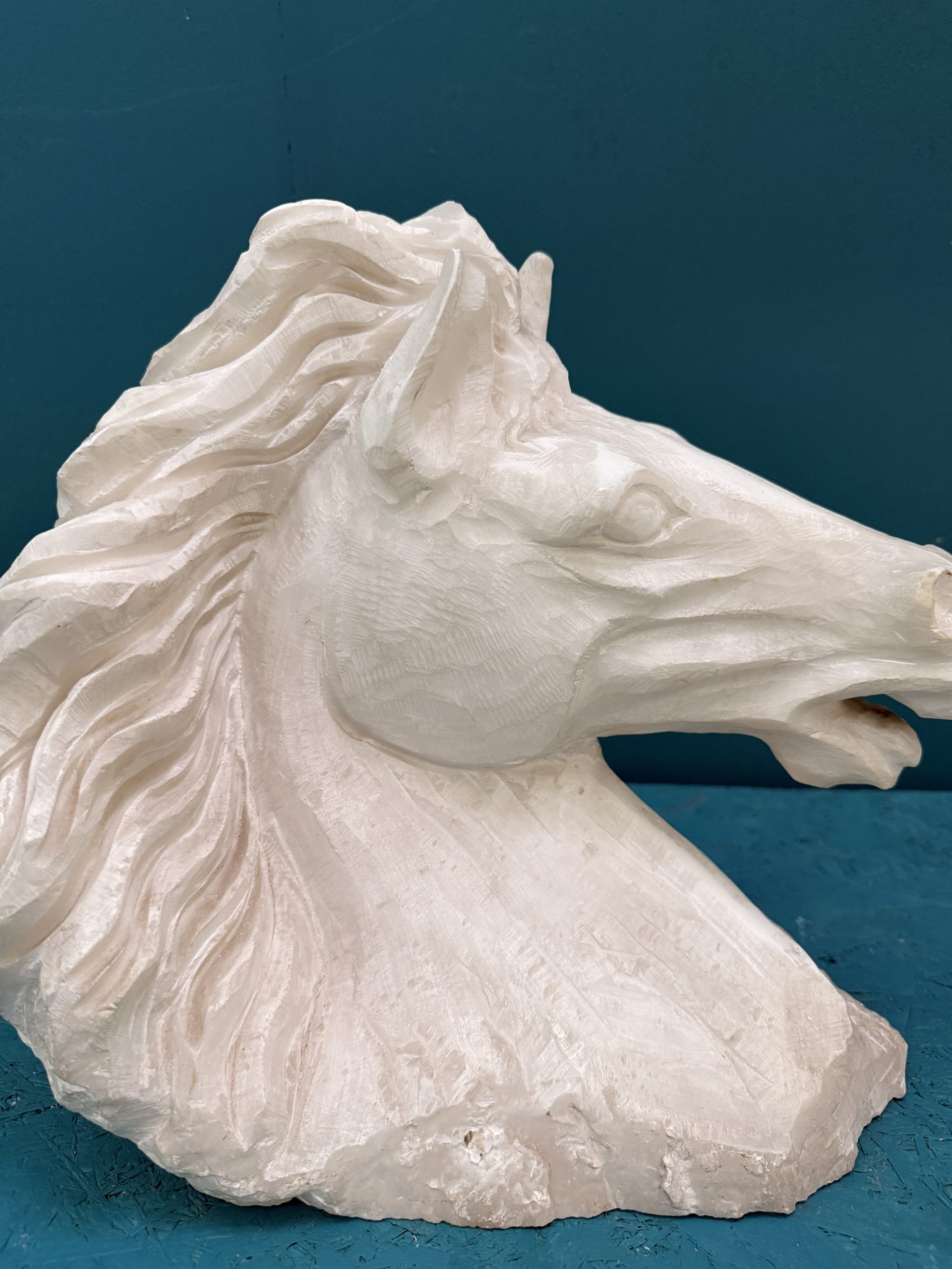 Scultura testa di cavallo in alabastro XX sec, 33x32cm - immagine 2